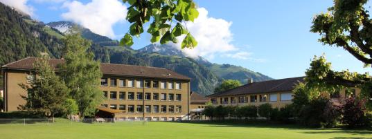 schulhaus regenbogen